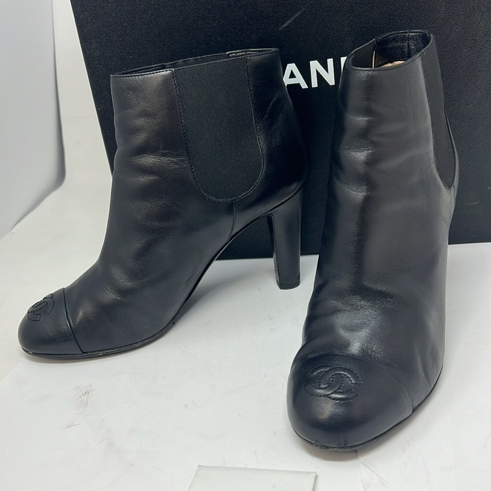 Chanel Sz 38 Short Lambskin Pull On 3.5”Heel Boots Booties - Picture 5 of 16